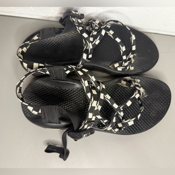 Chaco Monochrome Strappy Sandals - Picture 4 of 6